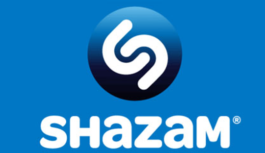 Logo der Musikerkennungs-App Shazam. Ein Lied suchen, während dieses abgespielt wird
