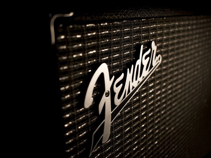 Fender-Schriftzug auf Amplifier